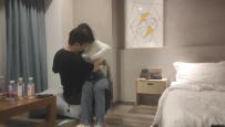 170CM頂級大長腿，胖子腰舌吻美女抗拒