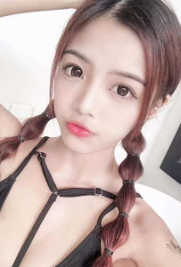 正妹飯店穿浴袍 這雙極品修長美腿太搶鏡了！